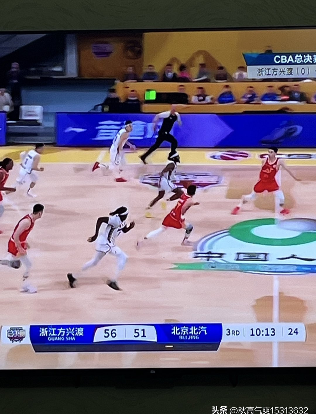 关于拼抢争夺激烈,球队稳住阵脚击败对手的信息 关于拼抢争夺激烈,球队稳住阵脚击败对手的信息