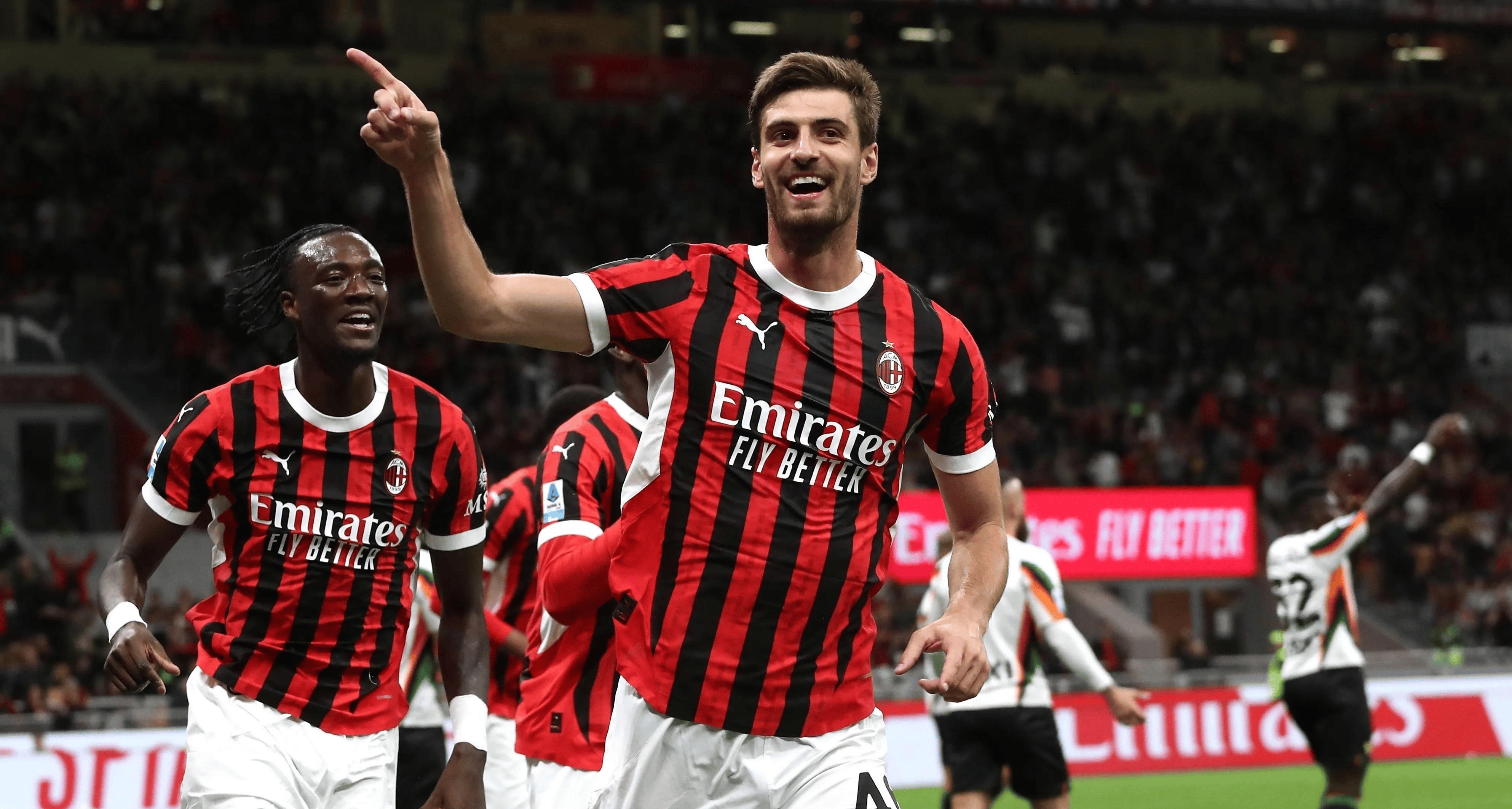 包含AC米兰主场憾平尤文图斯，梅西表现出色但无力改变比赛局面的词条