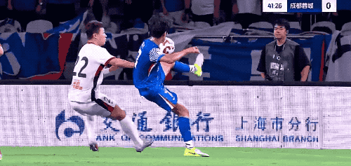 中超联赛动态:球队在比赛中呈现出强势,备受瞩目的简单介绍 中超联赛动态:球队在比赛中呈现出强势,备受瞩目的简单介绍