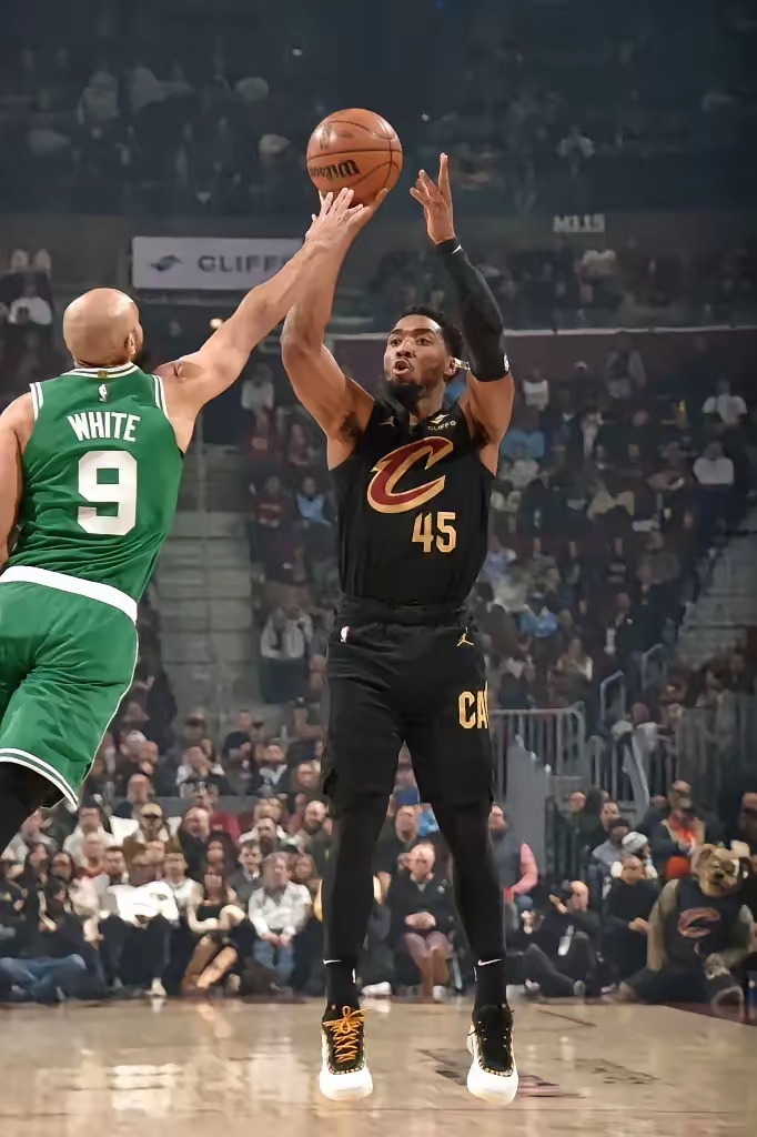 凯尔特人鏖战勇士,取得胜利 凯尔特人鏖战勇士,取得胜利