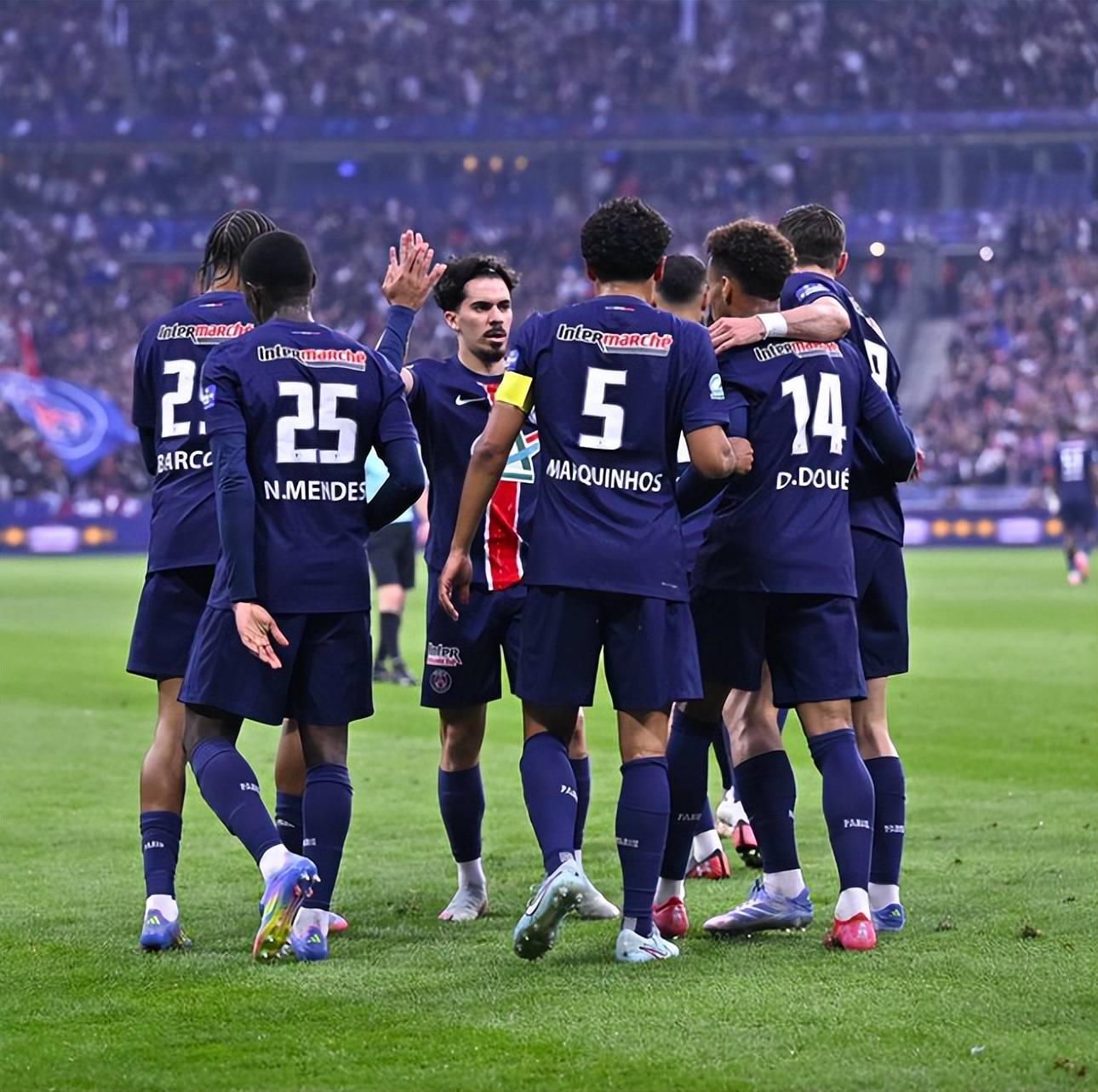 法国队以微弱优势获胜,晋级决赛 法国队以微弱优势获胜,晋级决赛