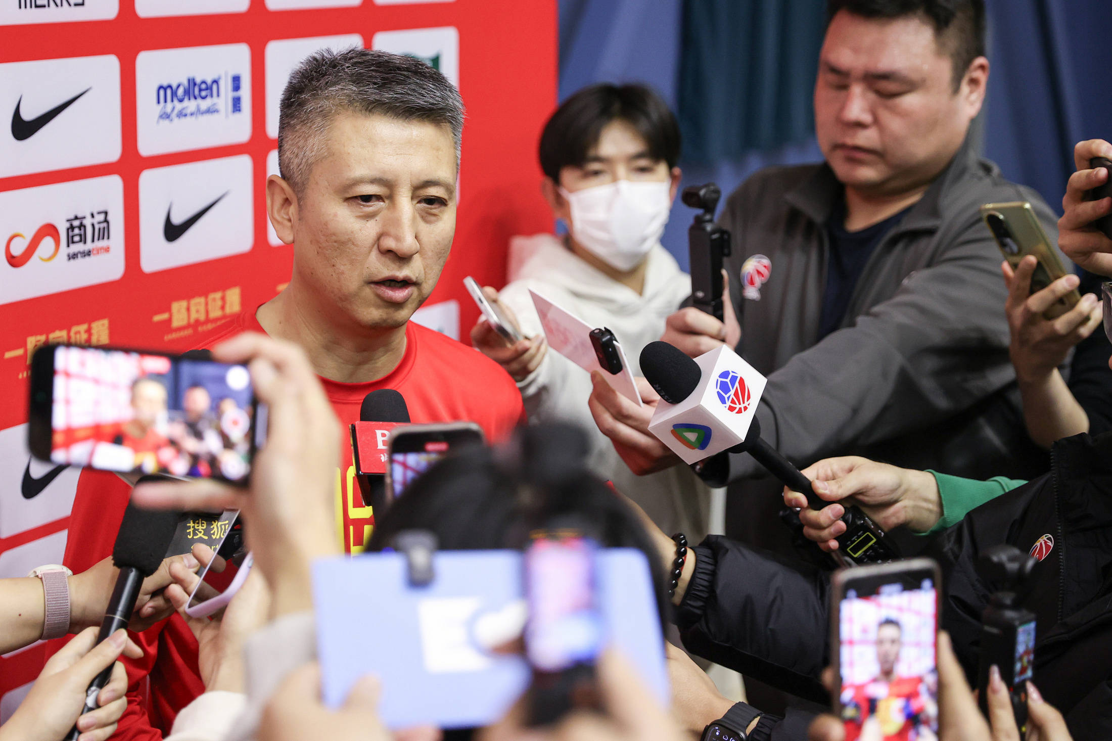 重庆男篮连续胜出,士气高昂 重庆男篮连续胜出,士气高昂