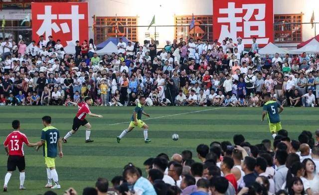 包含精彩足球比赛点燃球迷热情,场上场下皆欢乐的词条 包含精彩足球比赛点燃球迷热情,场上场下皆欢乐的词条