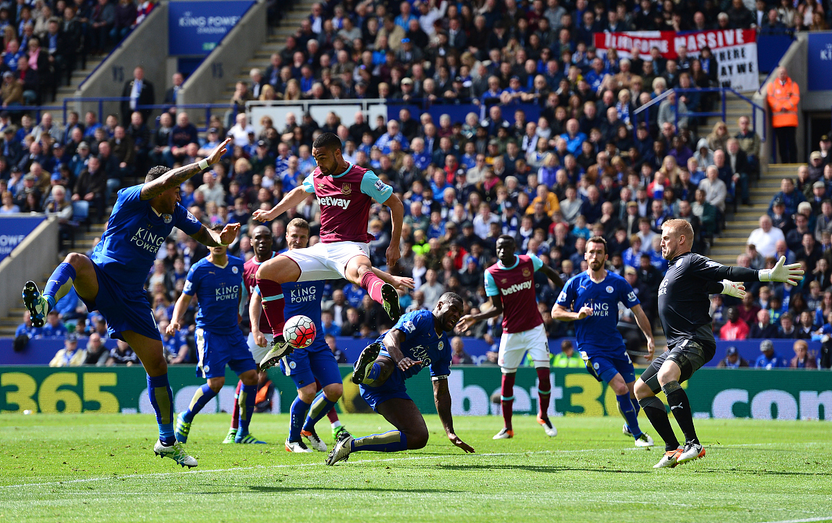 包含西汉姆联遭遇两连败，保级形势堪忧的词条