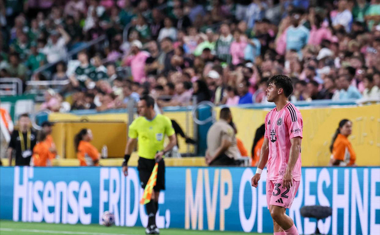 关于球员表现备受关注，国际赛事结果引发热议的信息