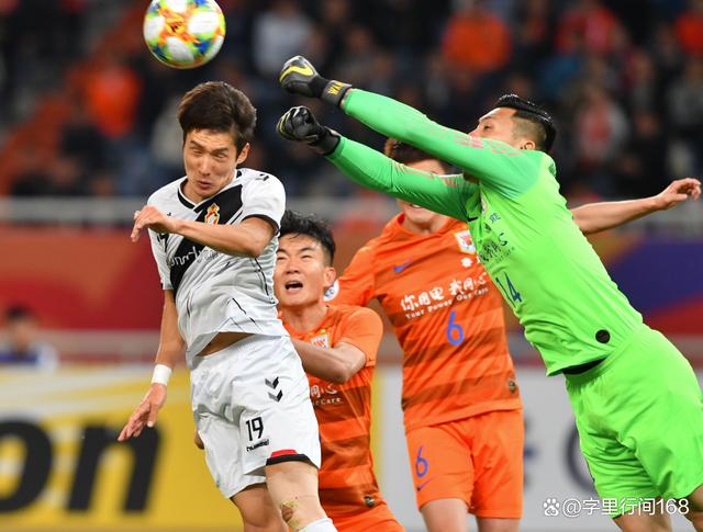 球队拼尽全力，迎接胜利挑战