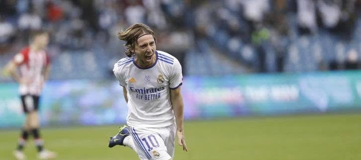 西班牙队在比赛中击败对手，晋级半决赛