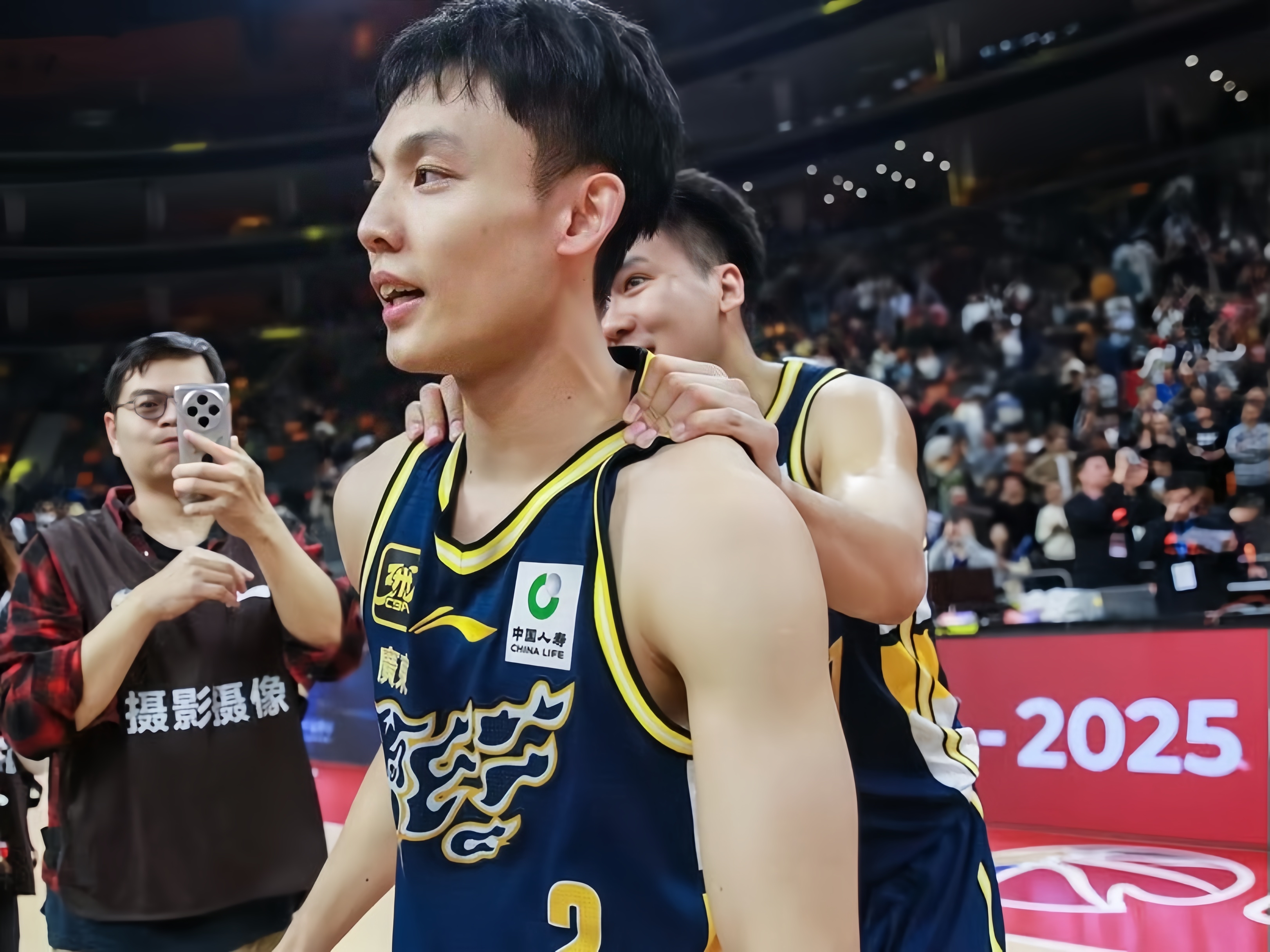 包含广东宏远战胜上海队,积分榜再添三分的词条 包含广东宏远战胜上海队,积分榜再添三分的词条