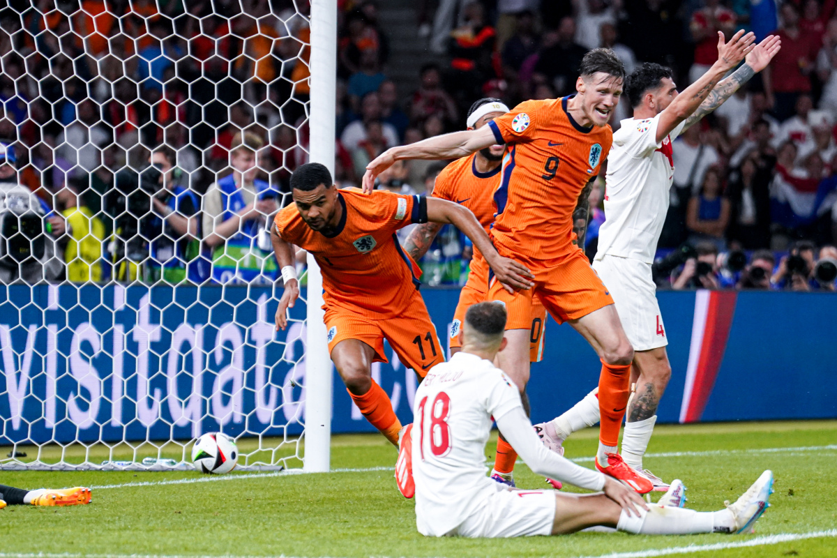 关于荷兰主场大胜以色列，欧洲杯出线前景看好的信息