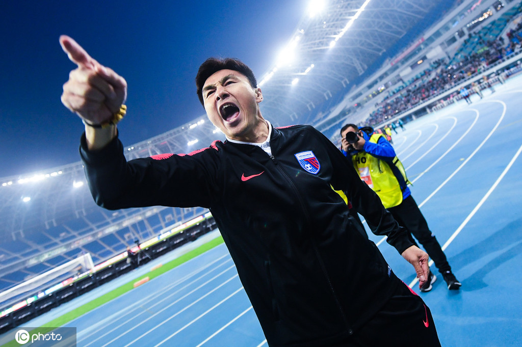 队长临危受命,领队取胜率领球队 队长临危受命,领队取胜率领球队