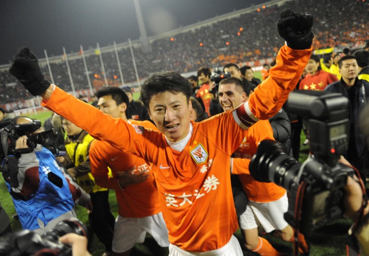 队长临危受命,领队取胜率领球队 队长临危受命,领队取胜率领球队