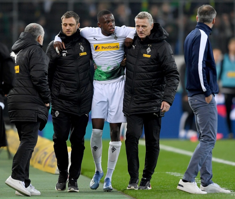 包含奥地利红牛意外失利，德甲保级压力增大的词条