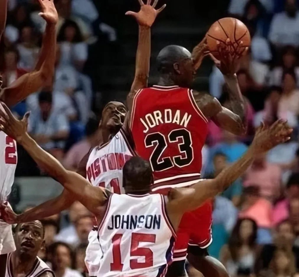 关于公牛力克活塞，取得三连胜的信息